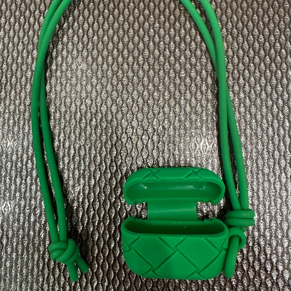 Bottega Veneta air pod pro cover